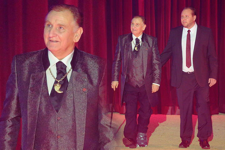 Zur Premiere des 22. Weihnachts-Circus humpelte Mario Müller-Milano (l.) neben seinem künstlerischen Leiter Filip Kaiser mit Stock und Orthese-Stiefel in die Manege.