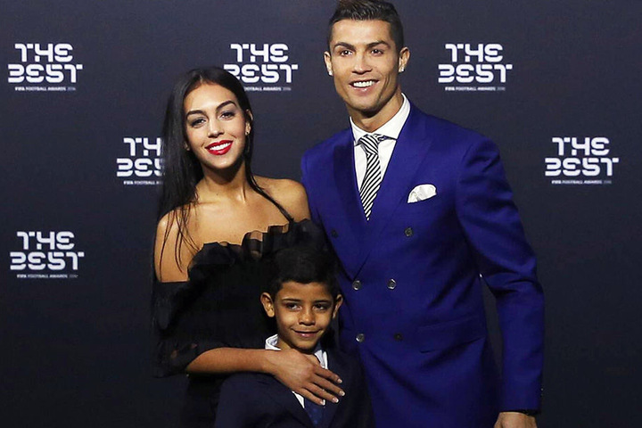 Georgina Rodriguez, CR7 und Cristiano Jr (6).