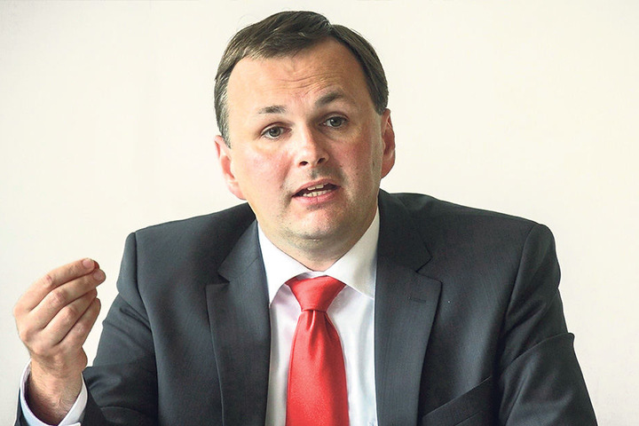 Linke-Chef André Schollbach (38) kritisiert einen vermeintlichen Alleingang
des OBs.