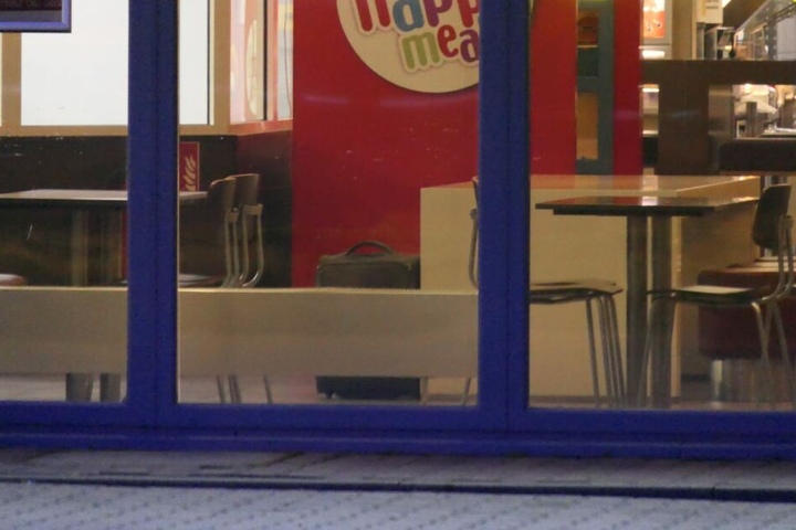 Im McDonald's-Restaurant in Grimma wurde ein herrenloser Koffer entdeckt.
