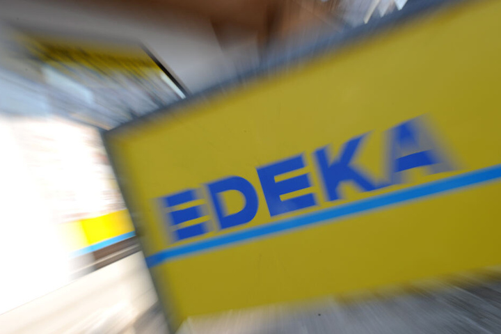 Wegen des Verdacht auf Käse in den Verpackungen ruft Edeka die Schinkenbockwurst zurück. (Symbolbild)