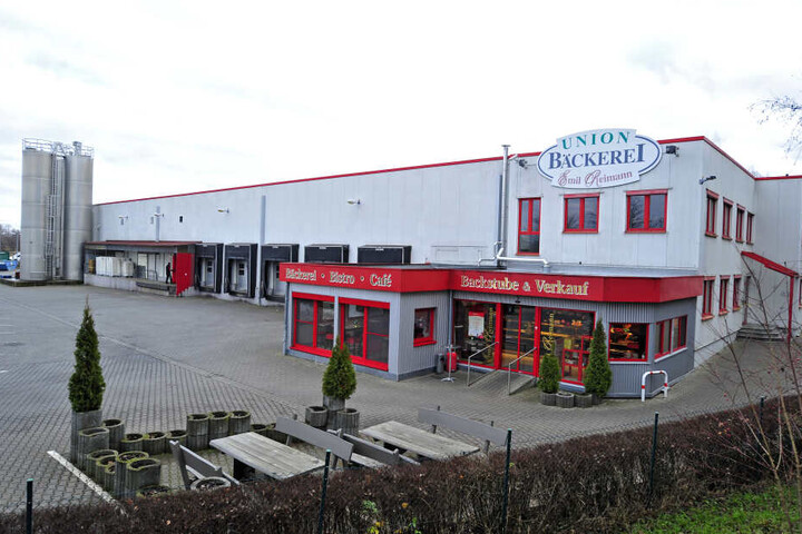 Zwischen der Bäckerei Emil Reimann und Lutz Fleischwaren entsteht das umstrittene Holzheizkraftwerk.