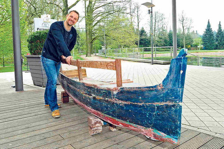 Bei Pelzmühlenwirt André Gruhle
(42) können Gäste schon mal auf der Bootsbank Platz nehmen.