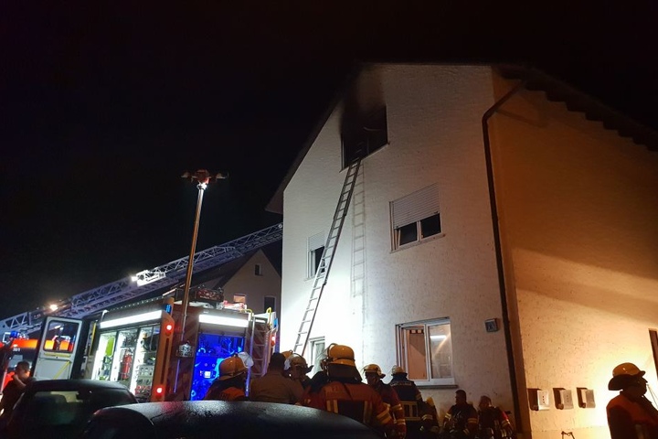 Für den Bewohner der brennenden Wohnung kam jede Hilfe zu spät.