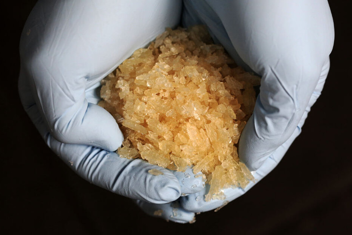 60 Gramm Crystal Meth entdeckten die Beamten in einer Chipsdose. (Symbolbild)