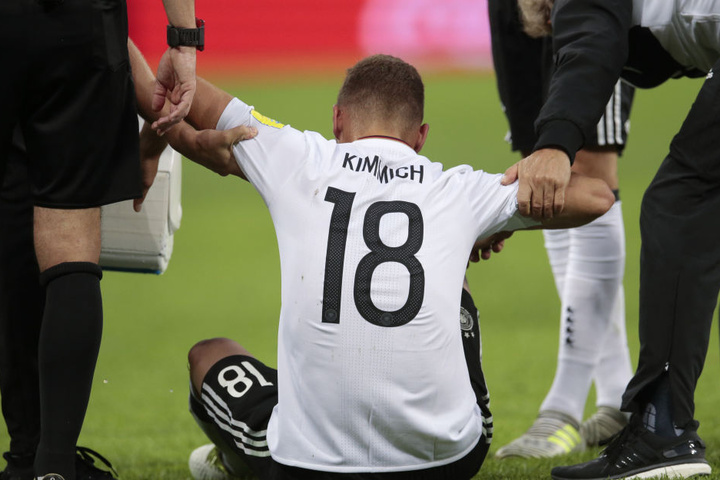 Kimmich lag während der Partie nicht nur einmal am Boden. Dennoch hielt der Bayern-Star tapfer durch.