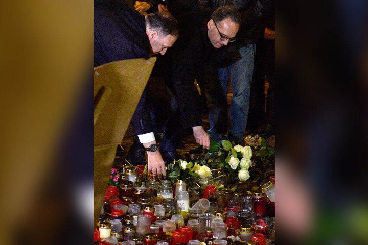 Pompeo und Maas legten Blumen an der Gedenkstätte vor dem Dönerimbiss nieder.