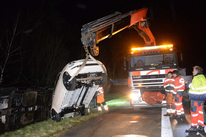 Der rechte Fahrstreifen musste für die Bergung gesperrt werden.