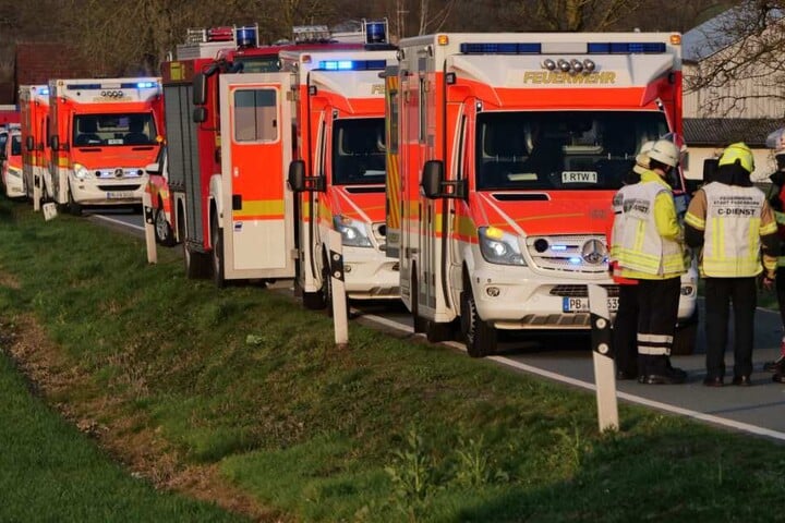 Mehrere Rettungswagen eilten zu der Unfallstelle.