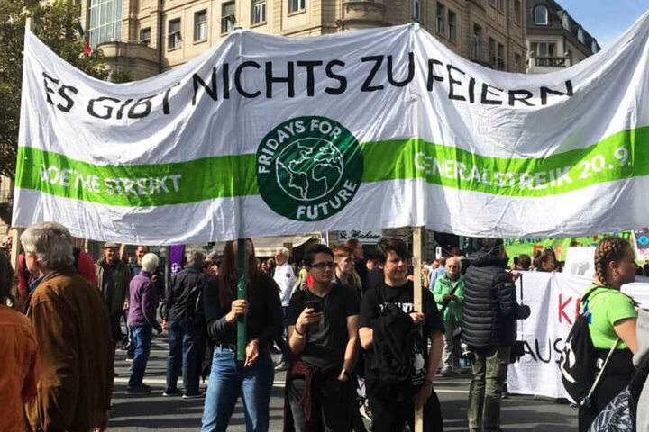 Die Stimmung auf dem Opernplatz in Frankfurt war friedlich.