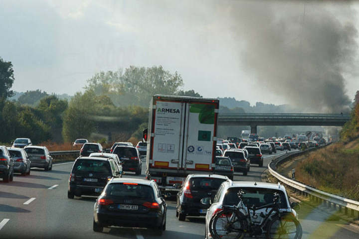 Rauchsäule über der A2.
