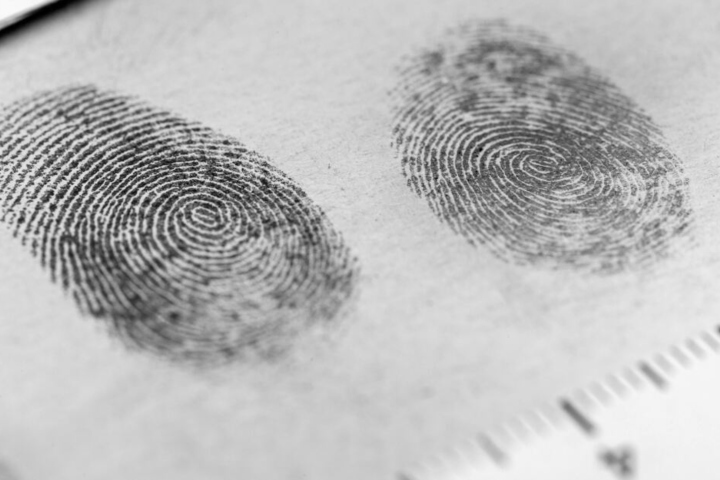 Die Polizei hat Dank der Fingerabdrücke den Einbruch aufklären können. (Symbolbild)