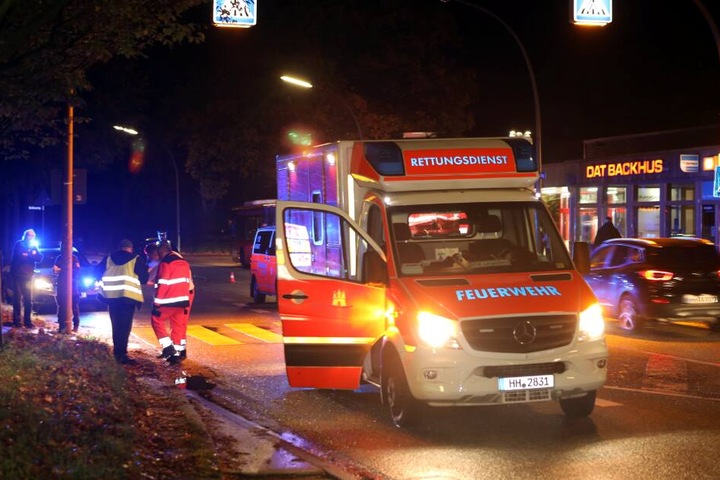 Der Fußgänger kam mit schweren Verletzungen ins Krankenhaus.