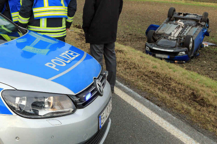 Der 76-Jährige wurde schwer verletzt aus seinem Fahrzeug gerettet.