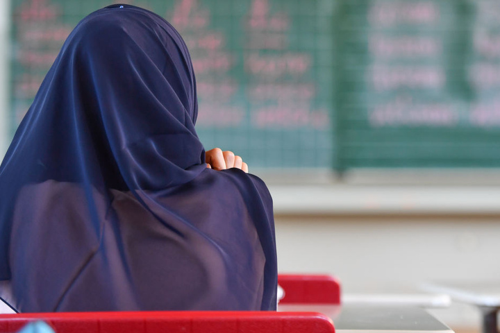 Für die Grünen ist es vorstellbar, dass auch Lehrerinnen mit Kopftuch unterrichten.