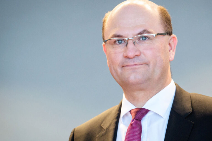 Finanzminister Albert Füracker habe eine gedachte Erhöhung abgelehnt.