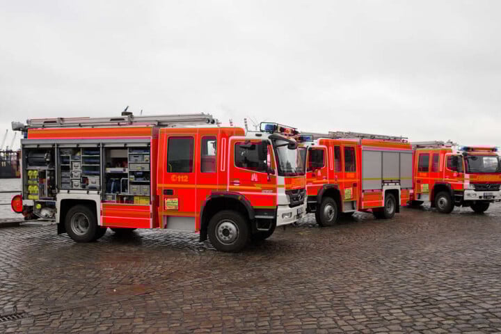 Die Übung der Feuerwehr Hamburg wird von ausländischen Beobachtern aufmerksam verfolgt (Symbolbild).