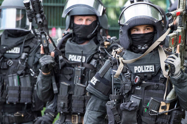 Mitglieder des SEK wurden festgenommen. (Symbolbild)