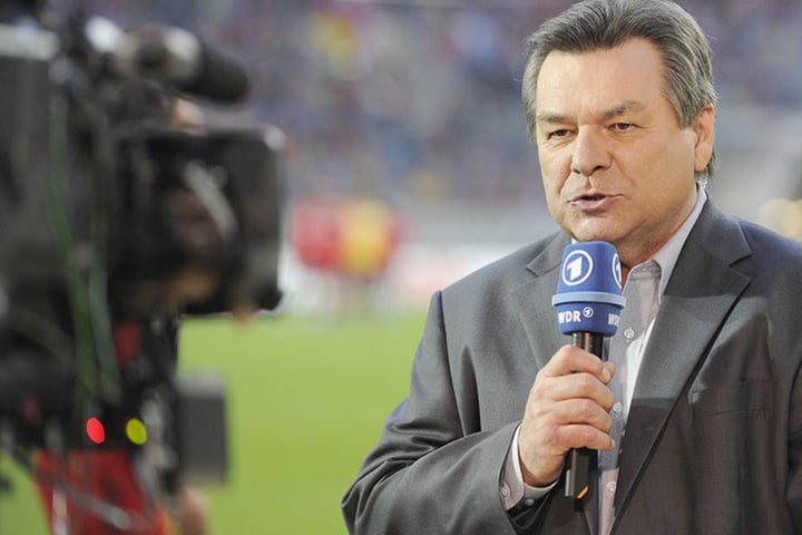 Waldemar Hartmann kommentiert das DFB-Pokal-Halbfinale zwischen Bayer Leverkusen und dem FSV Mainz 05 (2009).