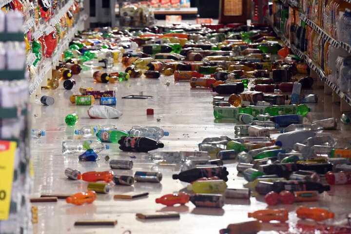 In zahlreichen Supermärkten richtete das Beben ein Chaos an.