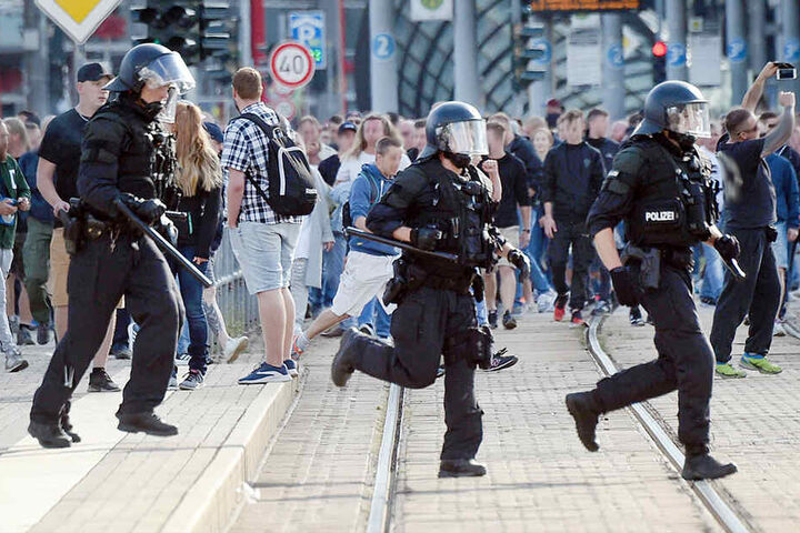 Bei zwei Demonstrationen Ende August gab es mehrere Übergriffe auf Polizisten.