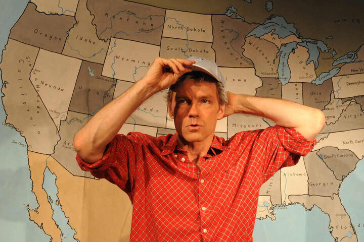 Der Schauspieler, Sprecher und Texter Norbert Eilts klärt euch im Wortkino Stuttgart über die amerikanische Kultur auf.