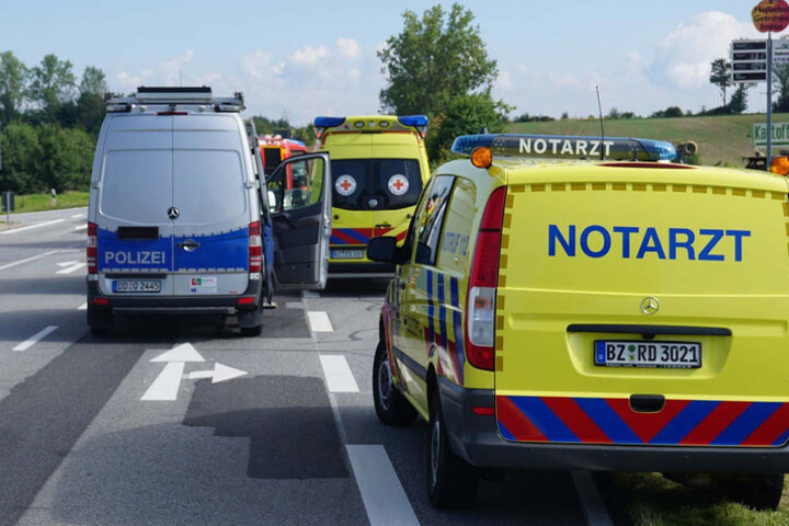Feuerwehr, Rettungsdienst und Polizei wurden am Mittwochvormittag an die Unfallstelle auf der S106 gerufen.