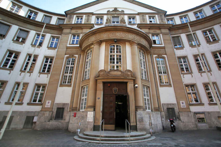 Bisher sind vor dem Landgericht Frankfurt (Archivbild) drei weitere Verhandlungstage bis Anfang Dezember geplant.