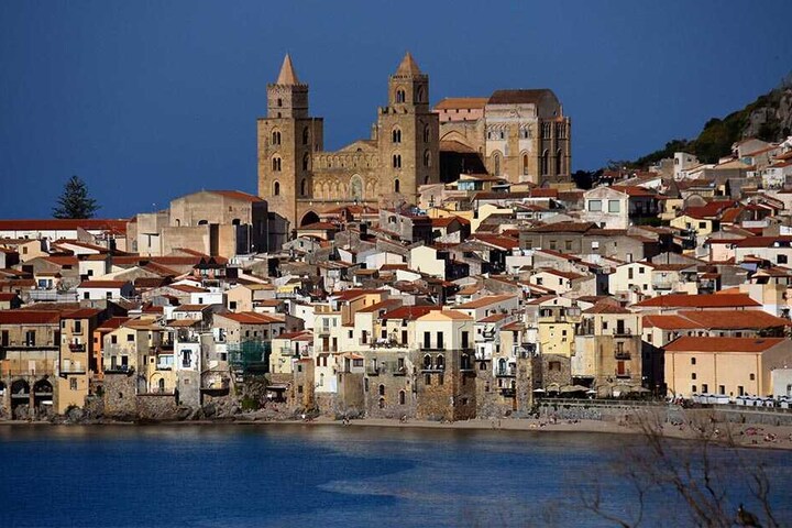 Cefalù an Siziliens Nordküste ist ein Badeort mit viel Geschichte - und zweite Heimat des Neuhermsdorfer Hoteliers.