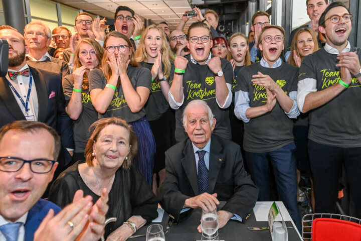 Kurt und Ingrid Biedenkopf am Abend der Landtagswahl 2019 - mit dem "Team Kretschmer".