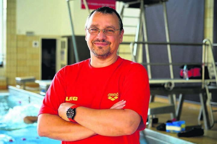 Klaus Steffan (55), Vorsitzender der DLRG Chemnitz, sucht Verstärkung für sein Rettungsschwimmer-Team.