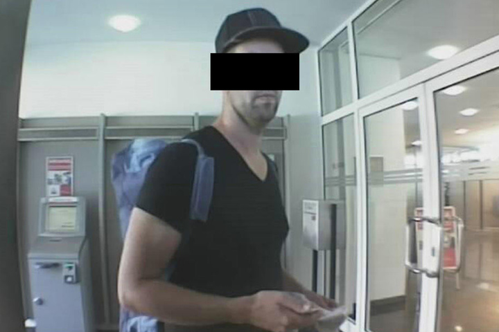 Mit Bildern wie diesem fahndete die Polizei nach dem Mann.