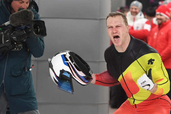 DER Bob-Dominator! Francesco Friedrich ist Doppel-Olympiasieger mit Gold in Zweier- und Viererbob.