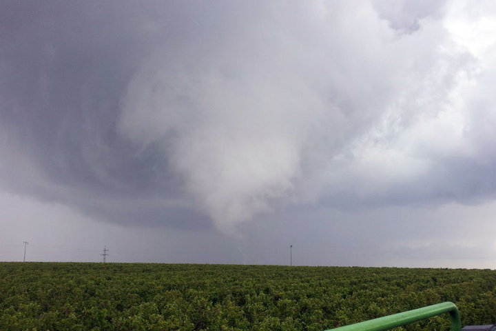 Teilweise kann es auch zu Tornados in Sachsen kommen. (Archivbild)
