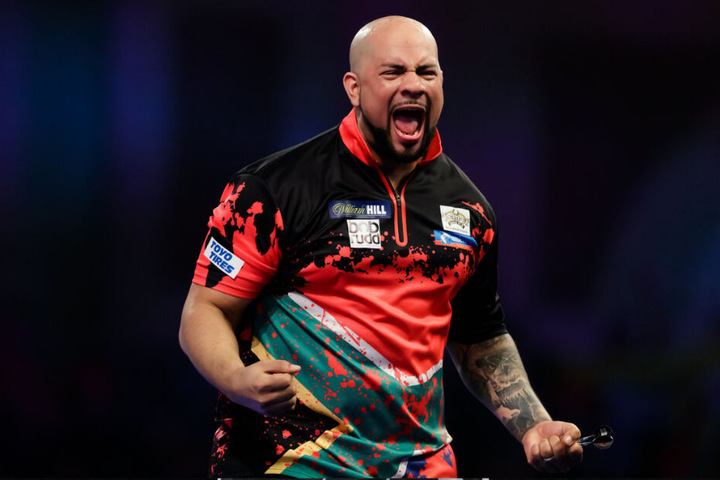 Devon Petersen (Bild) trifft im ersten Spiel auf den englischen Junioren-Weltmeister Luke Humphries.