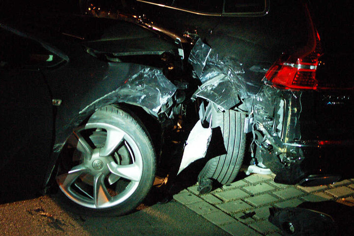 An beiden Wagen entstand erheblicher Schaden.