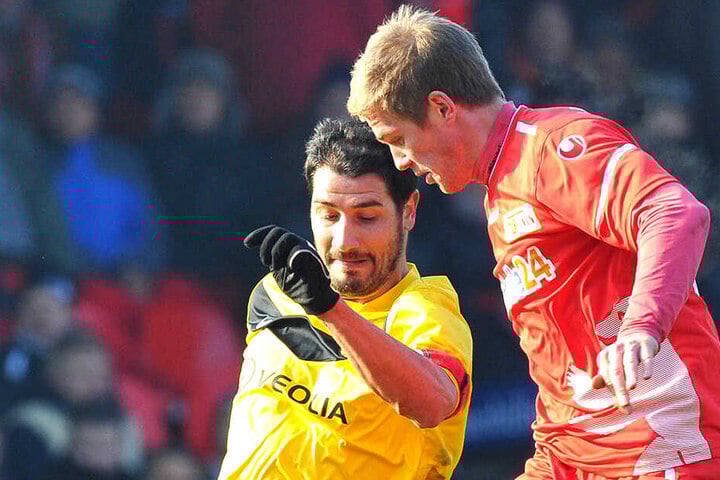 Saison 2011/12: Cristian Fiel (l.) als Dynamo-Spieler im Zweikampf mit dem damaligen Unioner Simon Terodde.