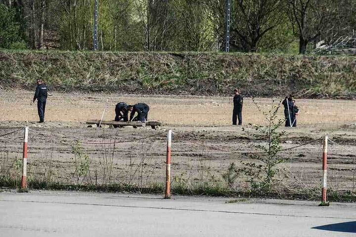 Die Polizei sperrte den Tatort nach dem grausigen Fund ab, sicherte wichtige Spuren.