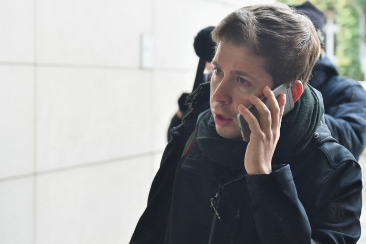 Kevin Kühnert (SPD), Bundesvorsitzender der Jusos, kommt zum Treffen des erweiterten SPD-Präsidiums.