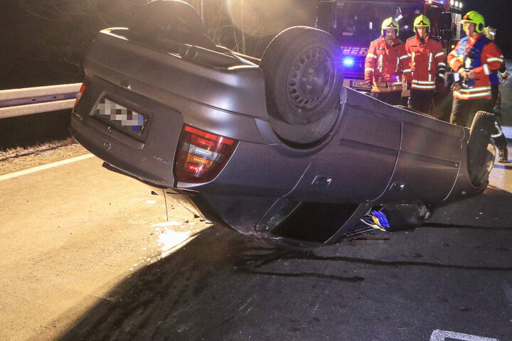 Der Fahrer eines Opel wurde bei einem Unfall im Landkreis Forchheim schwer verletzt.