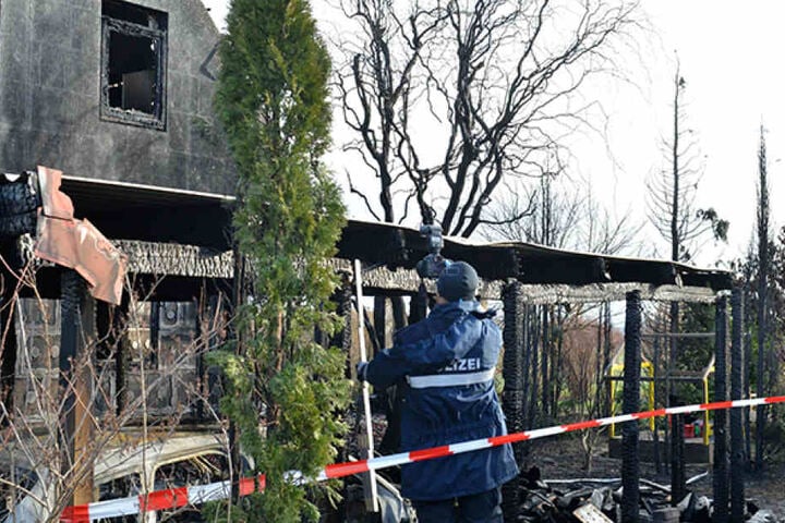 Am Carport, im Bereich des Autos und der Mülltonnen, war der Brand ausgebrochen.