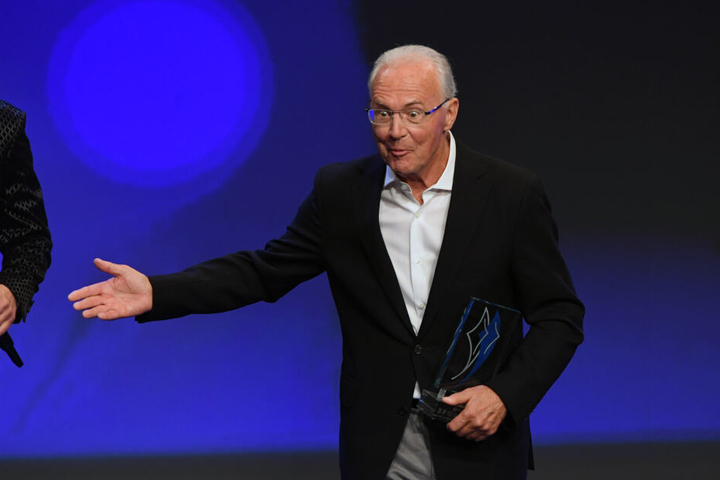 Der Weltfußballer und Ehrenpräsident des FC Bayern Franz Beckenbauer wäre den Beschluss anderes angegebenen (Archivbild)