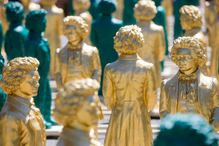 Noch bis zum 2. Juni ist die Installation "Ludwig van Beethoven - Ode an die Freude" auf dem Bonner Münsterplatz zu sehen.
