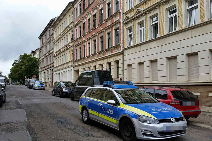 Die Hochschwangere lag leblos in der Wohnung in der Uhlandstraße.