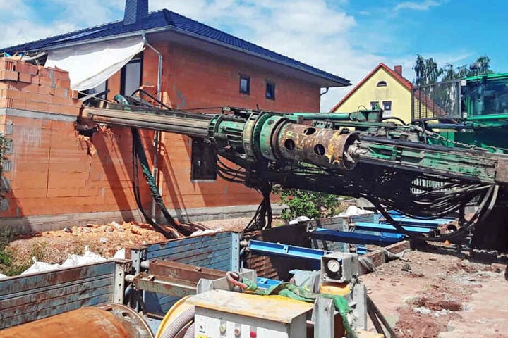 Am 30. Juni passierte es: Der 71-Tonnen-Bohrer krachte auf ein unfertiges Haus.