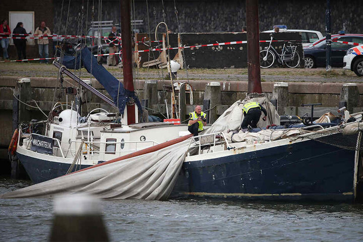 Zu dem Unglück kam es, als ein Teil des Segelschiff-Mastes auf das Deck stürzte.