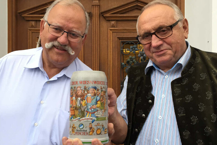 Wiggerl Hagn (l.) musste für die Wiesn 2018 eine stattliche Summe Umsatzpacht nachzahlen.