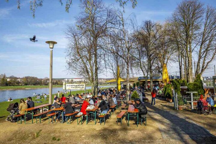 In wenigen Tagen können auch Wassersportler am Johannstädter Fährgarten anlegen.