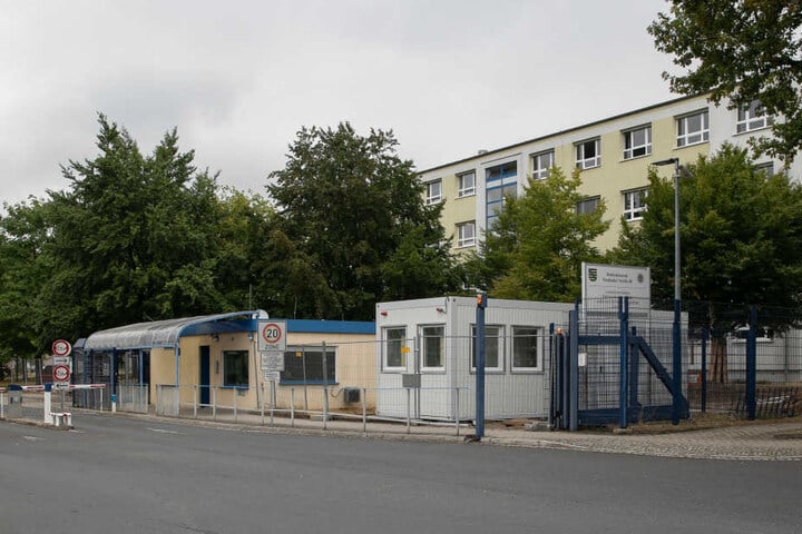 Das PTAZ ist dem Landeskriminalamt angegliedert und hat seinen Hauptsitz in Dresden.