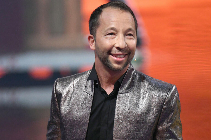 Der Sänger DJ BoBo tritt am Freitagabend in Hamburg auf. Er befand sich nicht in dem Nightliner.